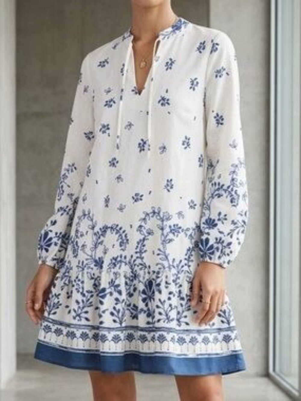 Rachel Zoe Blue White Floral Long Sleeve Shift Dress Medium Ruffle Hem Bohemian